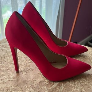 Women’s Heart in D red pointed toe stiletto pumps